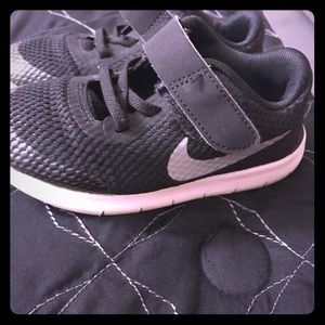 SOLD********Toddler Nike free runs